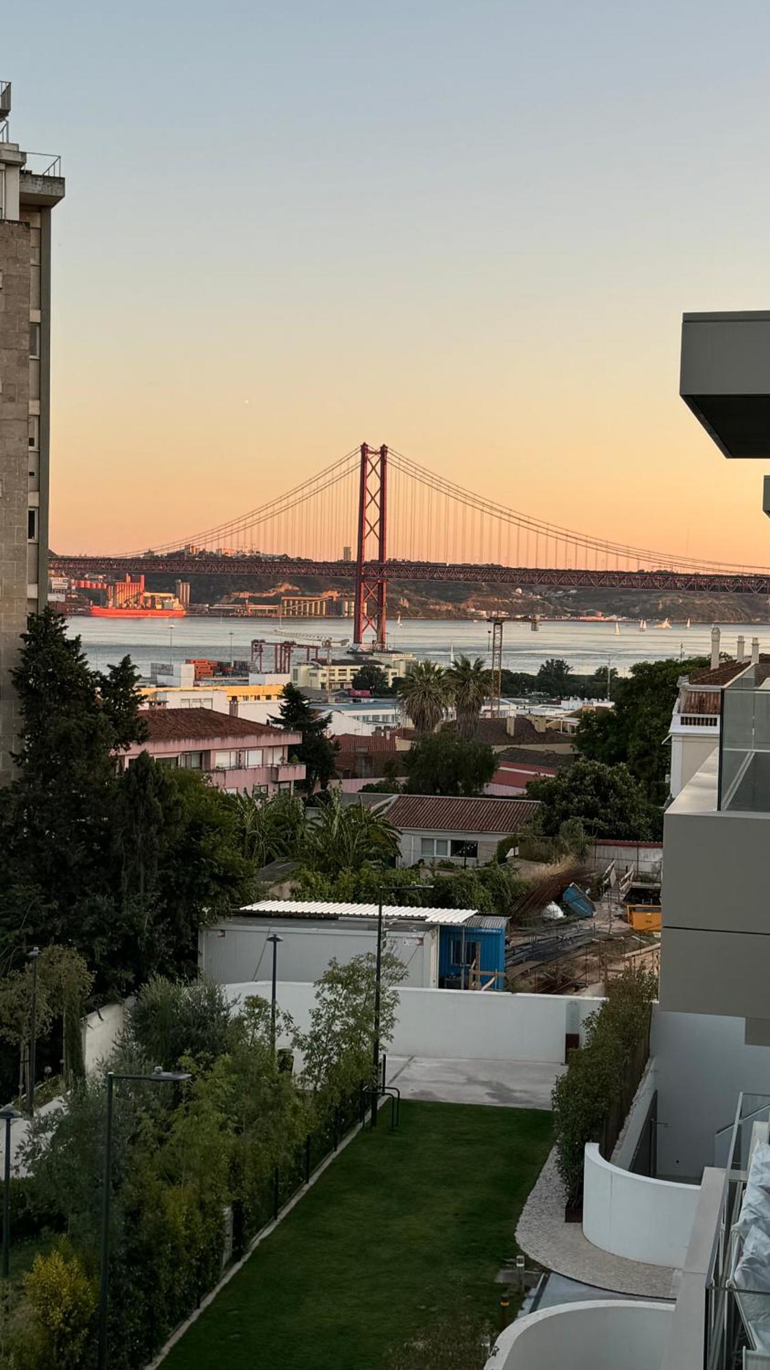 Luxurious 2 Bedrooms With Amenities In Center * Lissabon