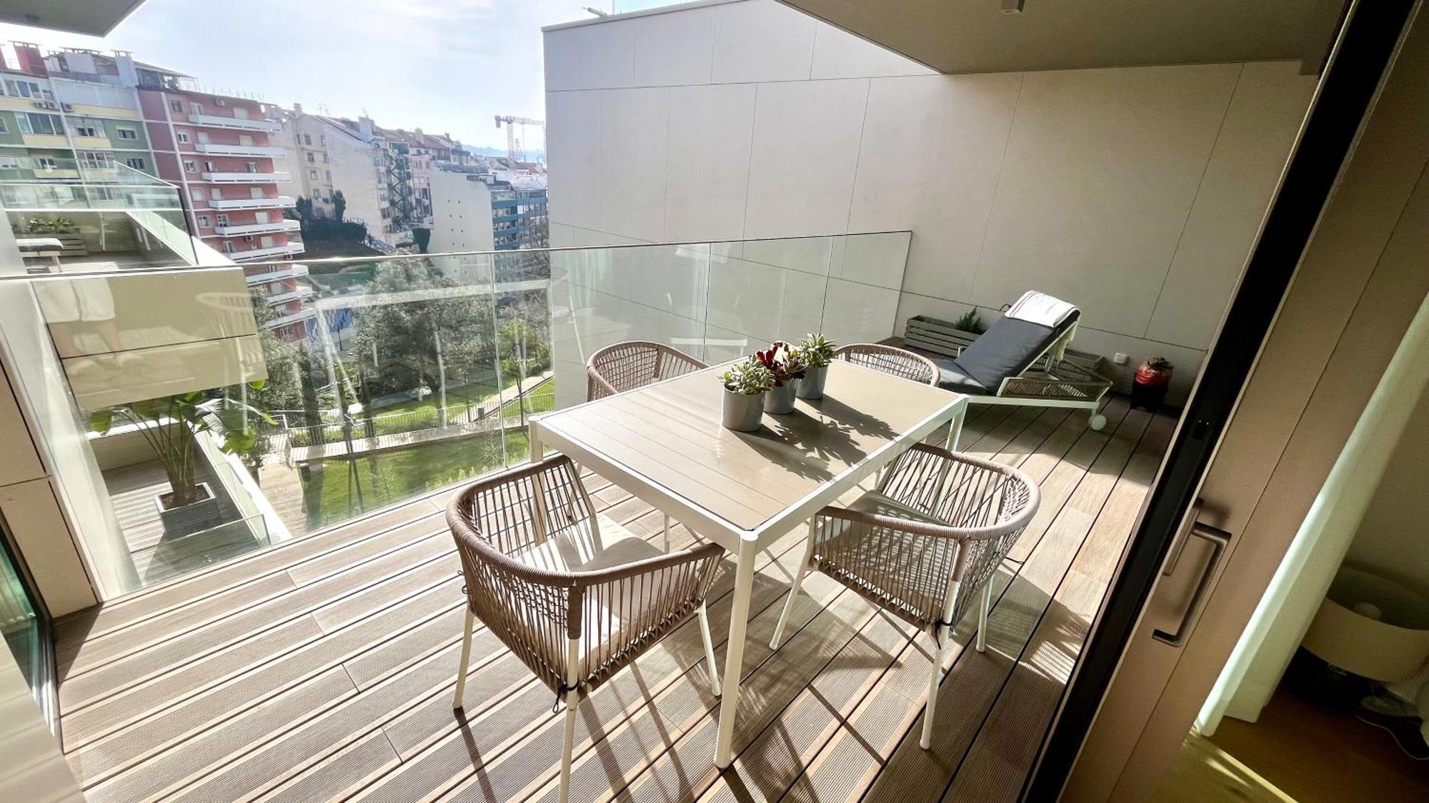 Luxurious 2 Bedrooms With Amenities In Center Lissabon